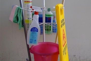 עגלת ניקיון מתכת לבנה